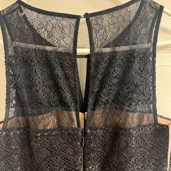 BCBG MaxAzria Black Lace Evening Gown Size 8 - Picture 9 of 15
